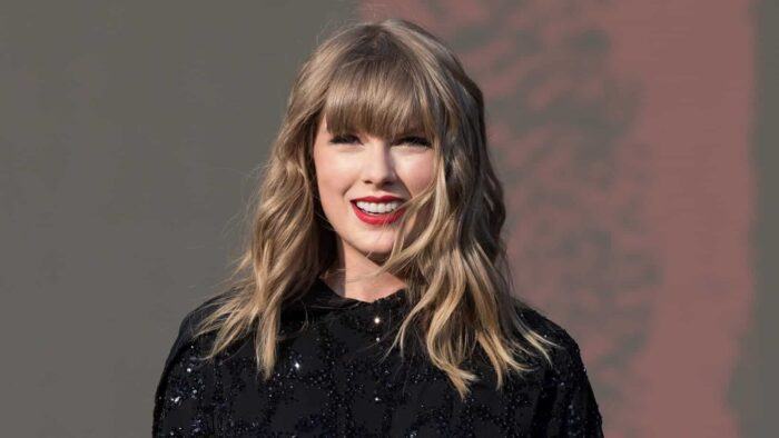 La última posición en el top 5 fue Taylor Swift. Ganó 389 premios tras 14 años de canto.