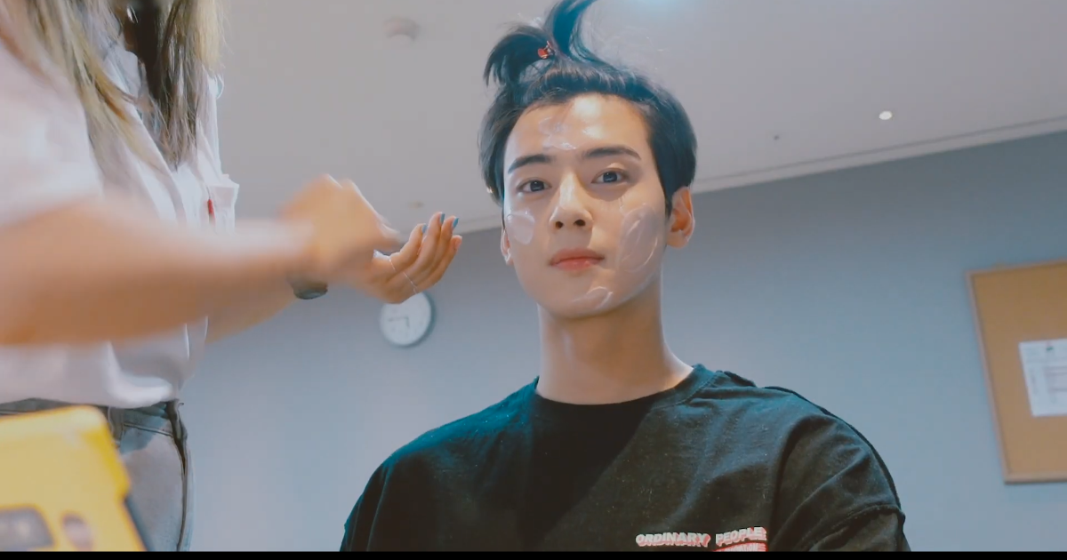 (Internautas Opinan) LA CARA DE CHA EUNWOO DESPUÉS DE QUITARSE EL MAQUILLAJE