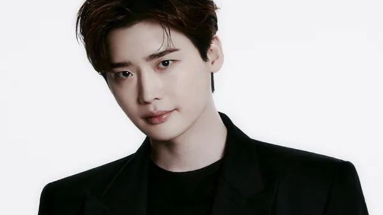 Se informa que Lee Jong Suk está en conversaciones para protagonizar el próximo drama inspirado en webtoon 1 Second